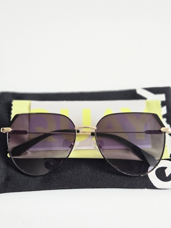 Quay Main Character Black Gold Frame/Smoke Lens Unisex Sunglasses-Good Condition main image 4